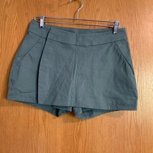 Green skort, Arc’teryx mini skirt, shorts, sports, size 8, medium